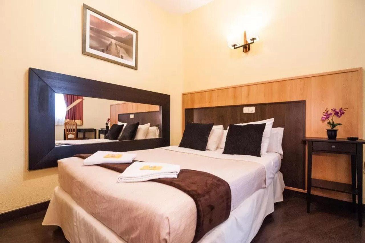 Hostal Gallardo Madrid Luaran gambar
