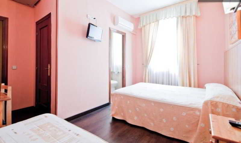 Hostal Gallardo Madrid Luaran gambar