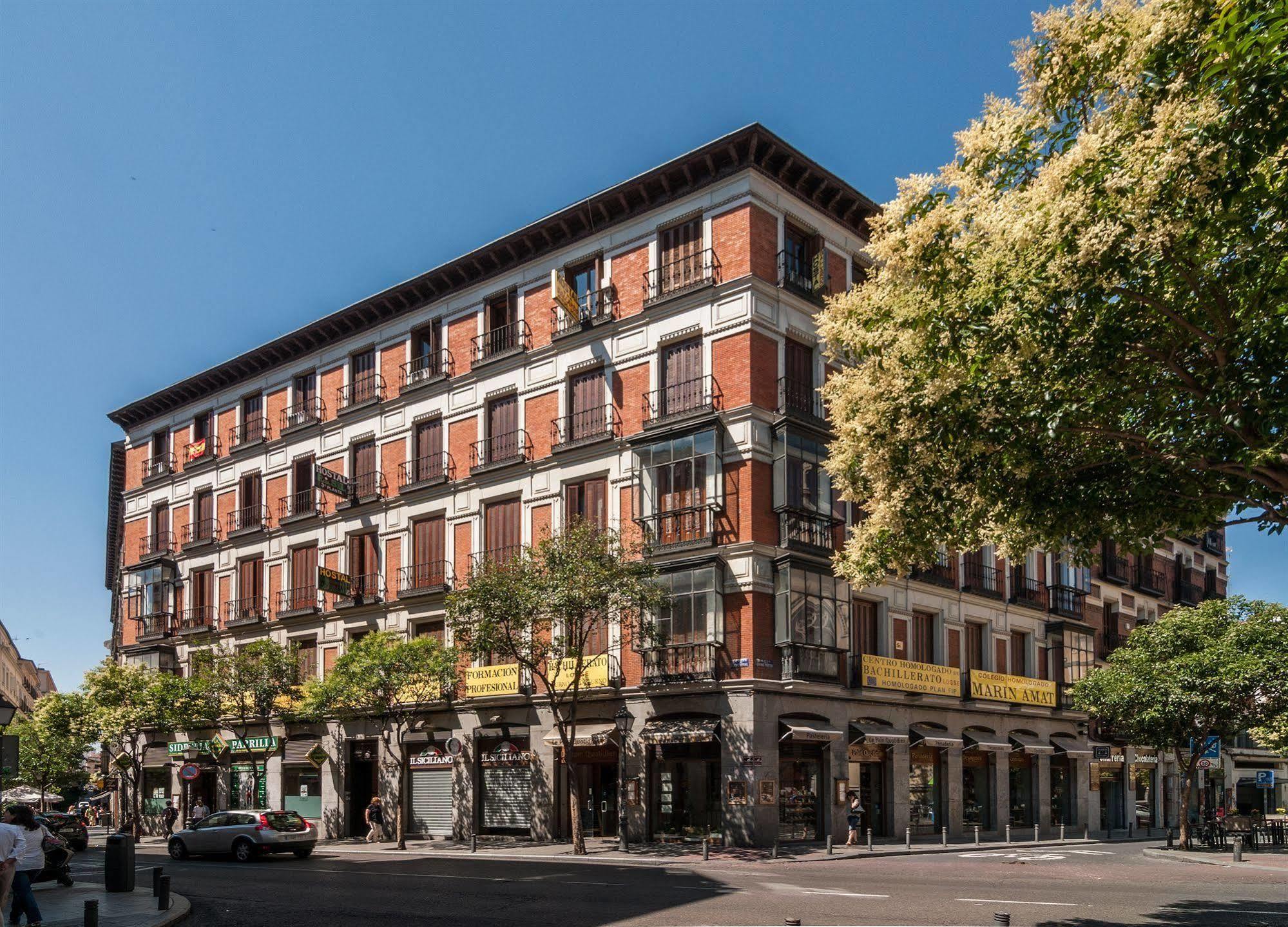 Hostal Gallardo Madrid Luaran gambar